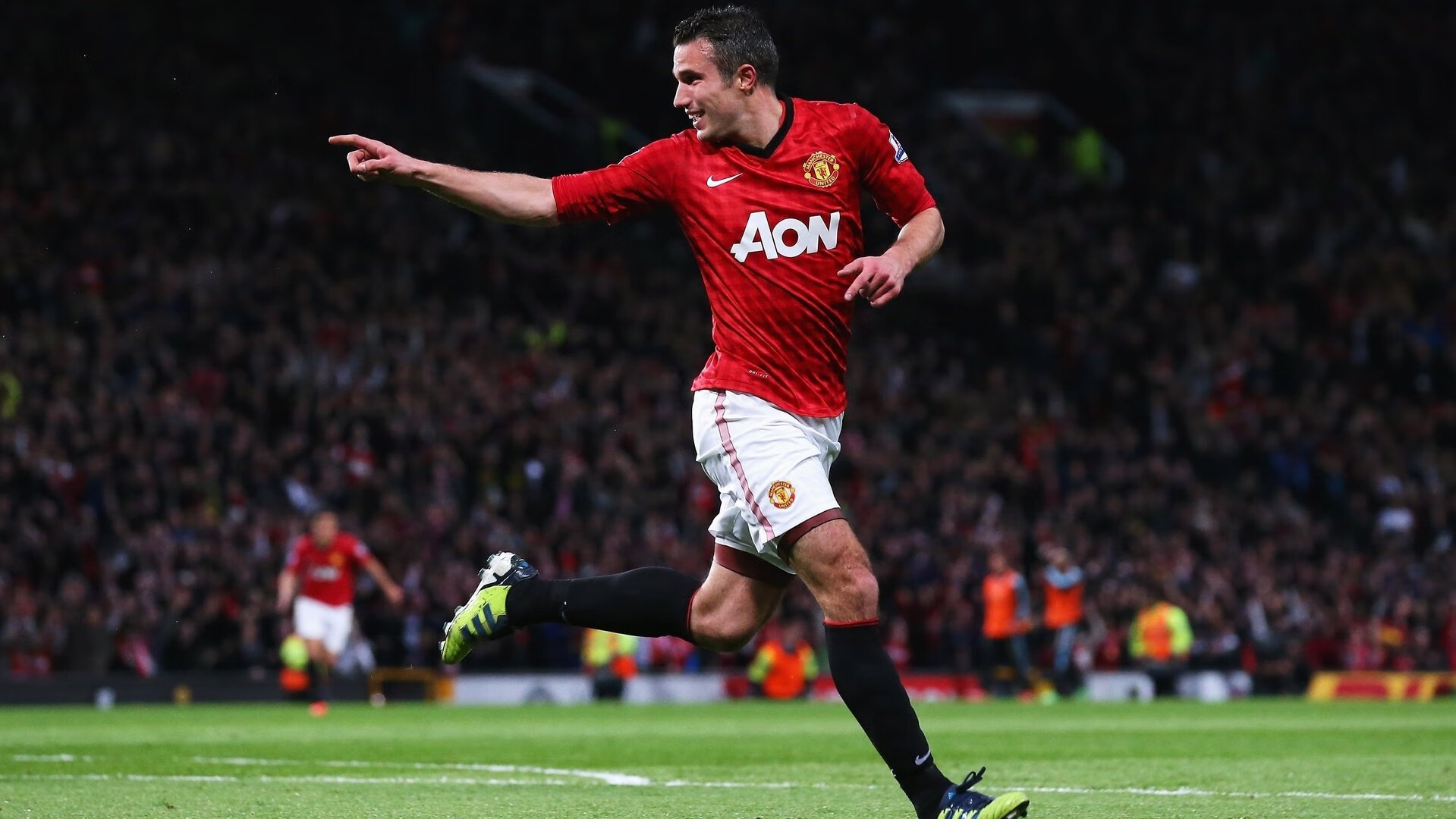 世界杯球迷文化影响欧冠看台 传统旗帜之外视觉元素更丰富